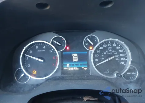 2017 Toyota Tundra Limited 5.7L V8 z USA, uszkodzony, nr VIN 5TFHW5F11HX645127